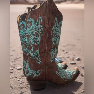 Corral Dhalia Embroidered Heeled Boots